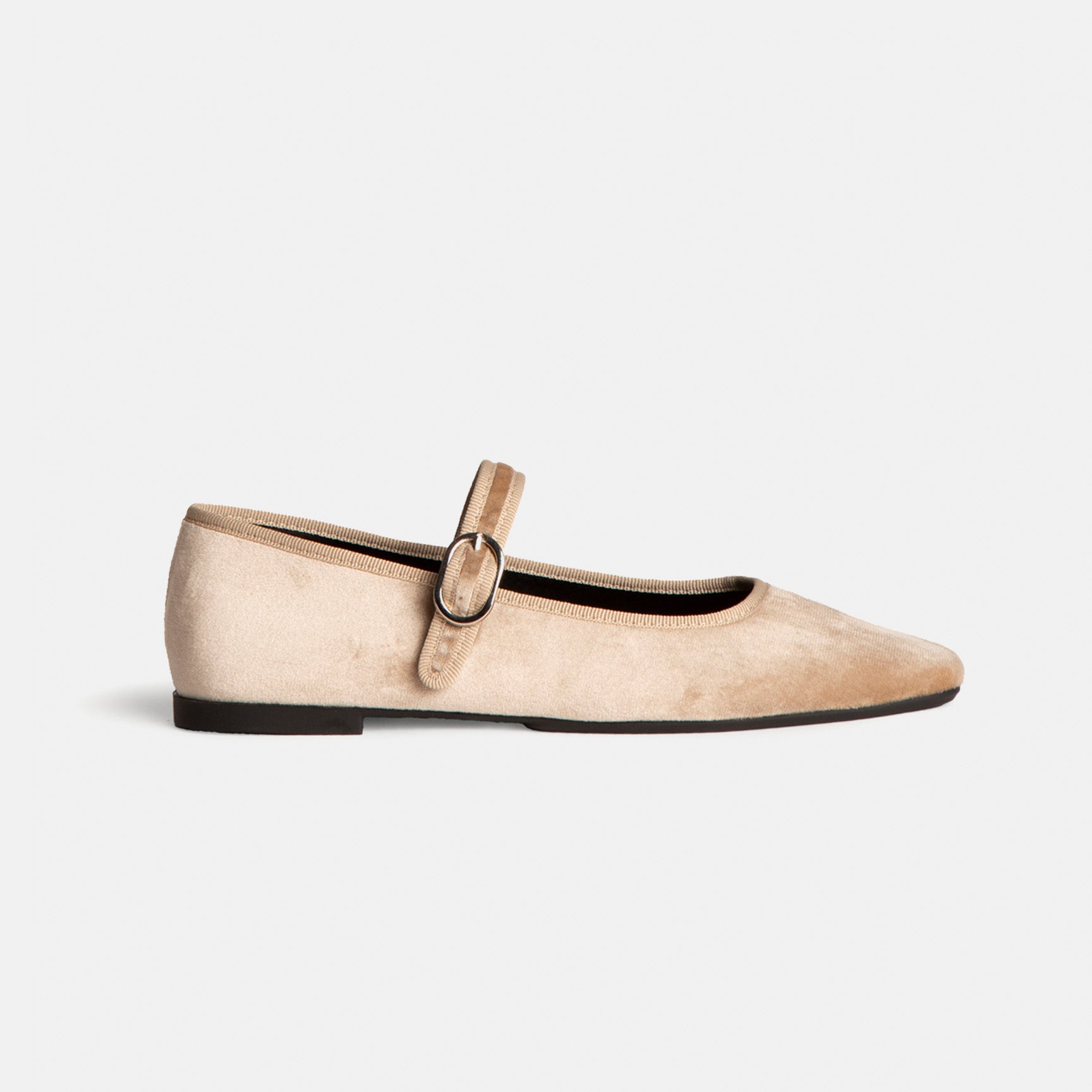 Ballerinas de terciopelo ivory
Zapatos planos elegantes
Moda en calzado femenino
Ballerinas de lujo para mujer
Estilo sofisticado y cómodo
Calzado de terciopelo de alta calidad
Tendencias en zapatos planos
Ballerinas para eventos especiales
Zapatos de terciopelo en tono marfil
Calzado femenino con estilo
Moda femenina de alta gama
Ballerinas con acabado aterciopelado
Zapatos planos con detalles elegantes
Ballerinas premium
Estilo clásico con un toque moderno
Ballerinas versátiles
Zapatos de terciopelo